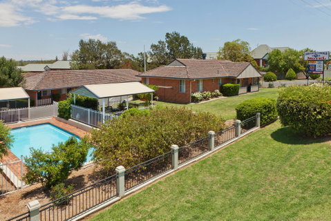 Abraham Lincoln Motel - Lightning Ridge Tourism 2