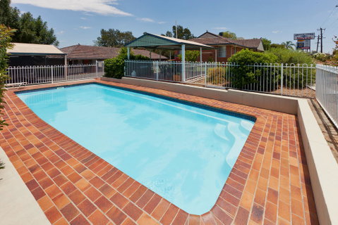 Abraham Lincoln Motel - Lightning Ridge Tourism 1