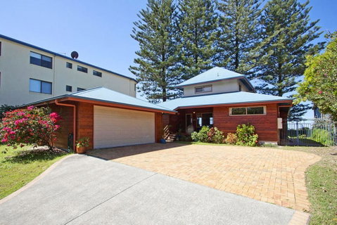 Absolute Beachfront At Hastings - Lightning Ridge Tourism 1