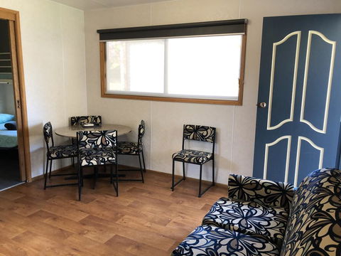 Acacia Caravan Park & Holiday Units - Lightning Ridge Tourism 3