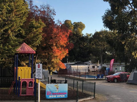 Acacia Caravan Park & Holiday Units - Lightning Ridge Tourism 0