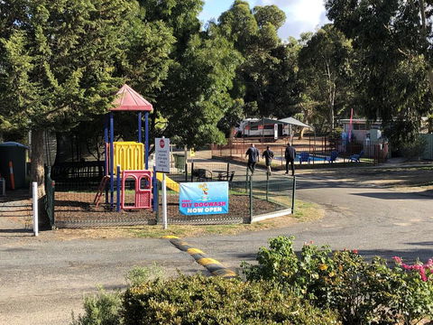 Acacia Caravan Park & Holiday Units - Lightning Ridge Tourism 1