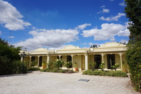 Acacia Terraces - Lightning Ridge Tourism 0