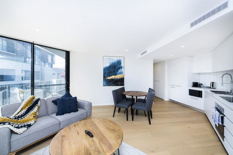 Accommodate Canberra - Northshore - Lightning Ridge Tourism 1