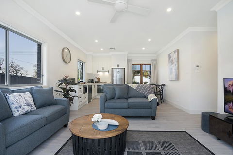Accommodation Hunter - Adams Street Maitland - Lightning Ridge Tourism 3