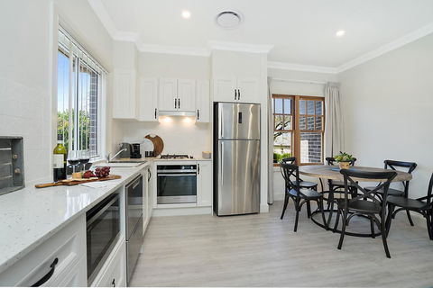Accommodation Hunter - Adams Street Maitland - Lightning Ridge Tourism 2