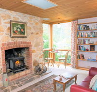 Adelaide Hills 'Camellia Cottage' - WiFi - Lightning Ridge Tourism