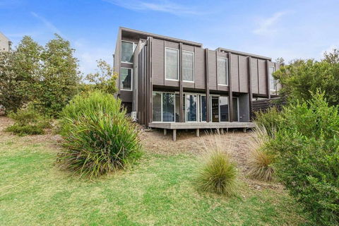 DREW Golfers Delight Close To St Andrews Beach - Lightning Ridge Tourism 1