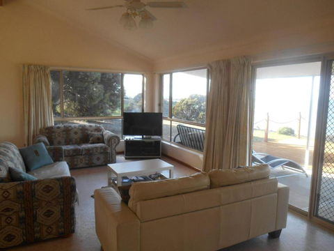 Ebb N Flow Beach House - Stansbury - Lightning Ridge Tourism 3