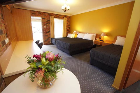 Exies Bagtown - Lightning Ridge Tourism 3
