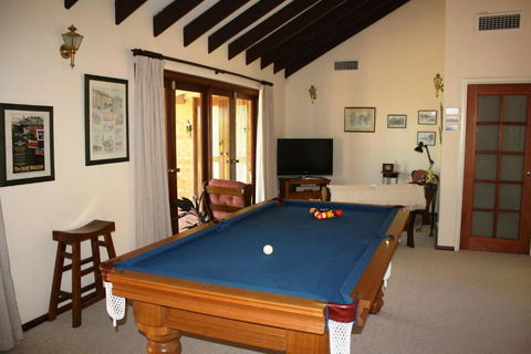 Eleebana Guest House - Lightning Ridge Tourism 3