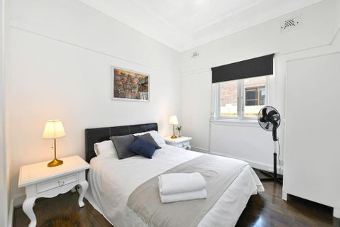 Elegant Family Retreat Near Beaches & Sydney CBD - Lightning Ridge Tourism 1