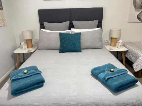 Emu Retreat B&B - Lightning Ridge Tourism 0