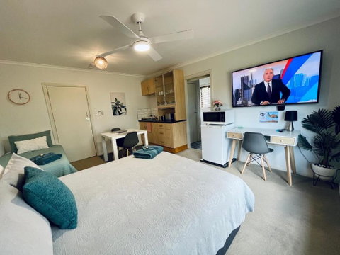 Emu Retreat B&B - Lightning Ridge Tourism 2
