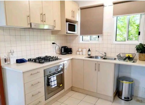 Entire 3 Bedroom Doveton House, No Sharing - Lightning Ridge Tourism 1