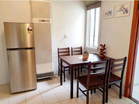 Entire 3 Bedroom Doveton House, No Sharing - Lightning Ridge Tourism 2