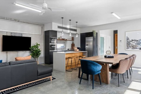 Exquisite Beachside Mansion - Lightning Ridge Tourism 0