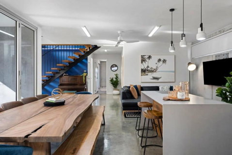 Exquisite Beachside Mansion - Lightning Ridge Tourism 1