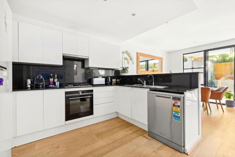 Fab Bondi 2-Bed With Courtyard & Alfresco Dining - Lightning Ridge Tourism 3