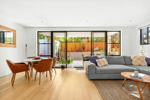 Fab Bondi 2-Bed With Courtyard & Alfresco Dining - Lightning Ridge Tourism 0