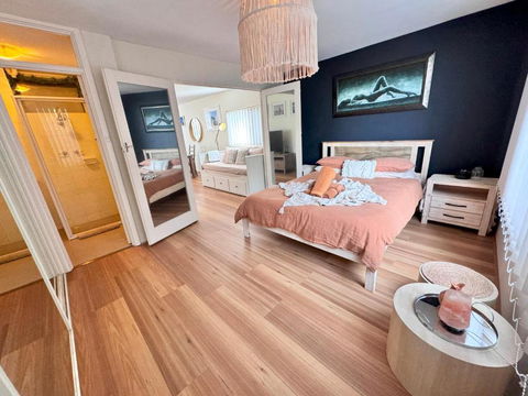FORR64 - Cosy East Perth Retreat - Lightning Ridge Tourism 1