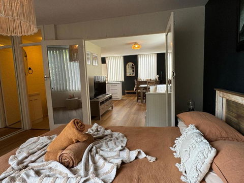 FORR64 - Cosy East Perth Retreat - Lightning Ridge Tourism 3