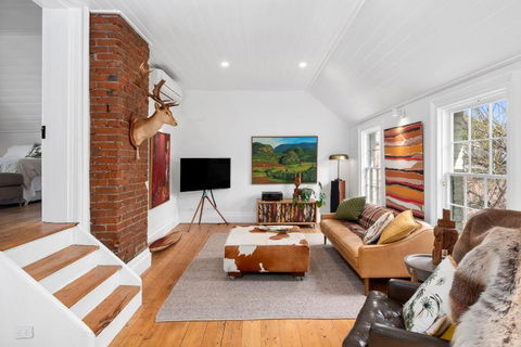Gable House Geelong - Lightning Ridge Tourism 2