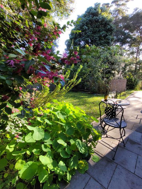 Garden Rest - Lightning Ridge Tourism 0