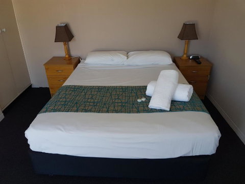 Gateshead Tavern & Motel - Lightning Ridge Tourism 2