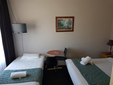 Gateshead Tavern & Motel - Lightning Ridge Tourism 4