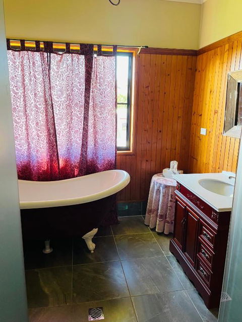 GOLDEN LACE B&B - Lightning Ridge Tourism 3