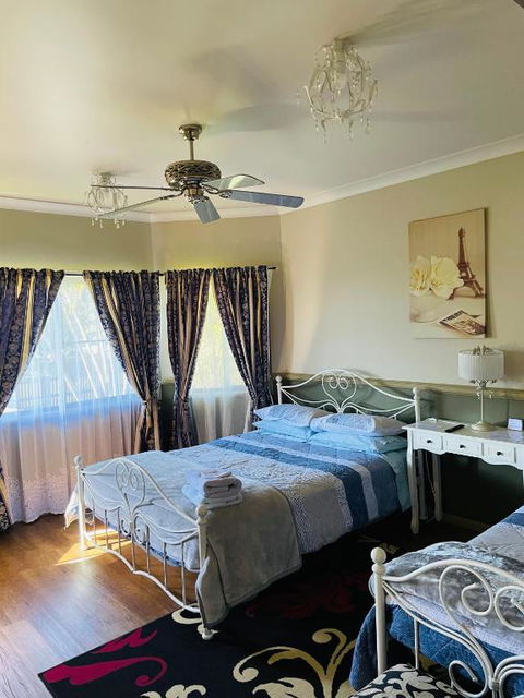 GOLDEN LACE B&B - Lightning Ridge Tourism 4