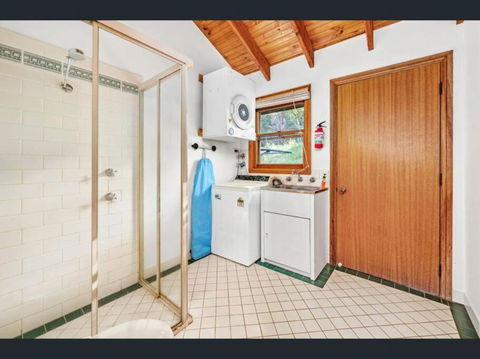 Grandview Lodge - Lightning Ridge Tourism 1