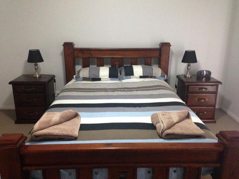 Griffith Prestige Apartments - Lightning Ridge Tourism 1