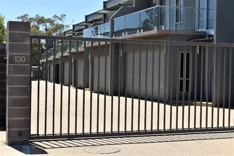 Griffith Prestige Apartments - Lightning Ridge Tourism 4