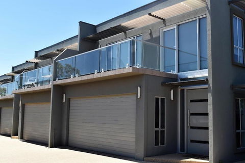 Griffith Prestige Apartments - Lightning Ridge Tourism 0