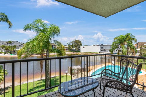 HACIENDA- CANAL VIEWS AND COMFORT - Lightning Ridge Tourism 3