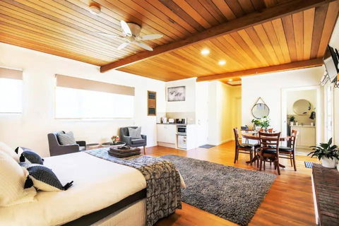 Hahndorf Lodge Pioneer Suite - Main Street Hahndorf On Site Secure Parking - Lightning Ridge Tourism 2