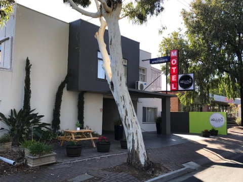 Hello Adelaide Motel And Apartments - Lightning Ridge Tourism 0