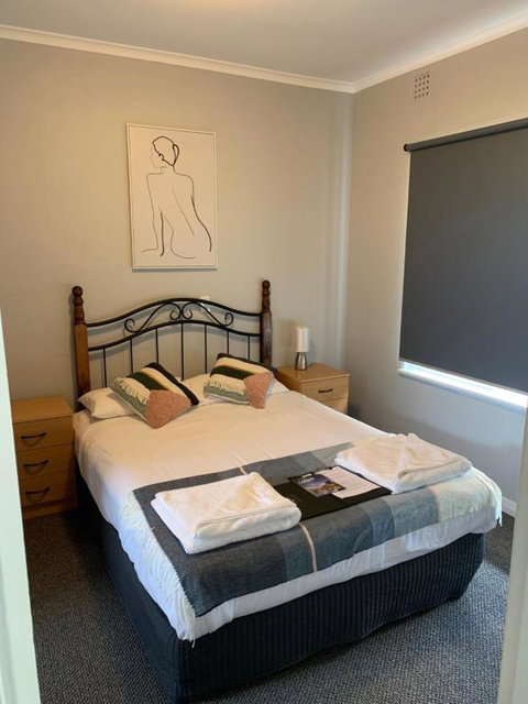 Hello Adelaide Motel And Apartments - Lightning Ridge Tourism 1