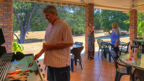 Heritage Lodge Motel - Lightning Ridge Tourism 2
