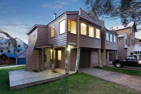 HAY SHED Chalet, Alpine-getaways - Lightning Ridge Tourism 0