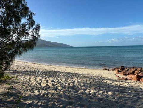 Hideaway Reef Cottage - Lightning Ridge Tourism 0