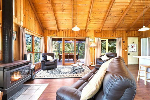 HILLSIDE HOUSE - Lightning Ridge Tourism 3