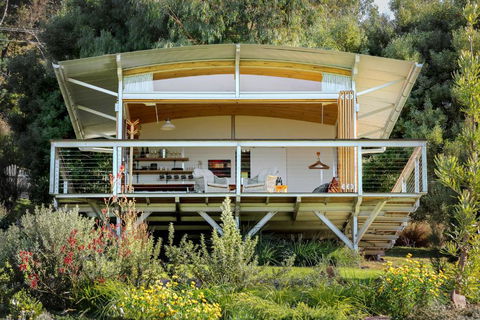 Hobart Hideaway Pods - Lightning Ridge Tourism 0