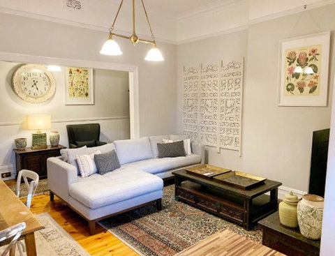 Hollidge House 5 Star Luxury Apartments - Lightning Ridge Tourism 2