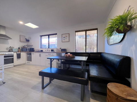 Humble & Homely - Lightning Ridge Tourism 1