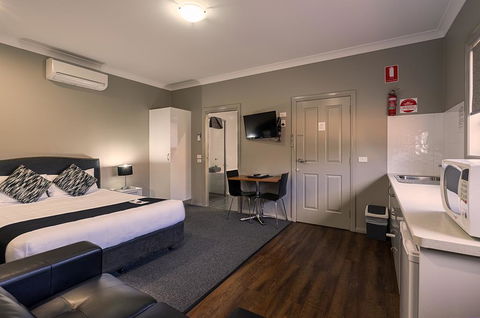 Akuna Motor Inn And Apartments - Lightning Ridge Tourism 2