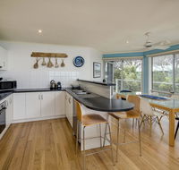 Alchemy on Island Beach - Lightning Ridge Tourism