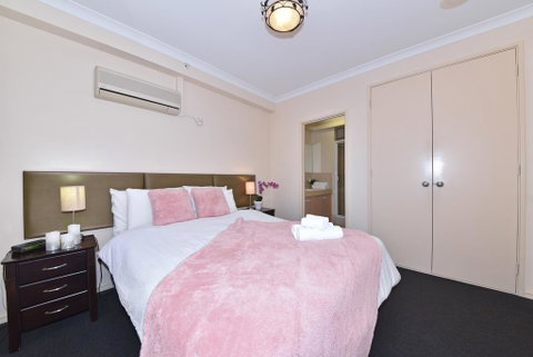 Alderney - Lightning Ridge Tourism 0